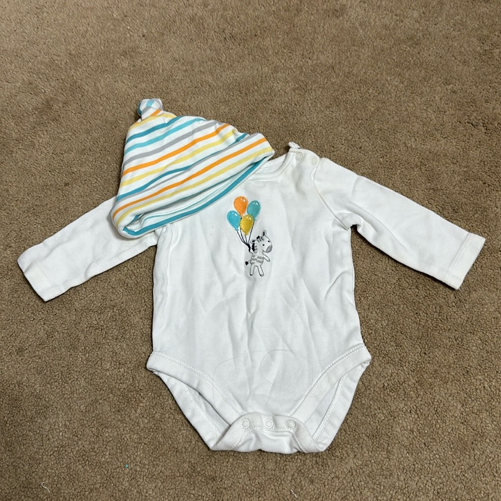 Lot of 2 - Gymboree onesie and hat